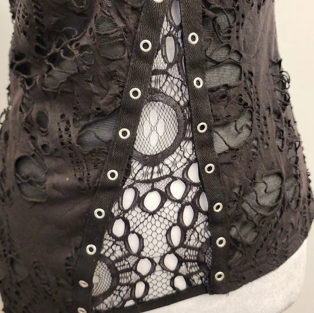 Black Lace Buckle Tee - Picture 6 of 8